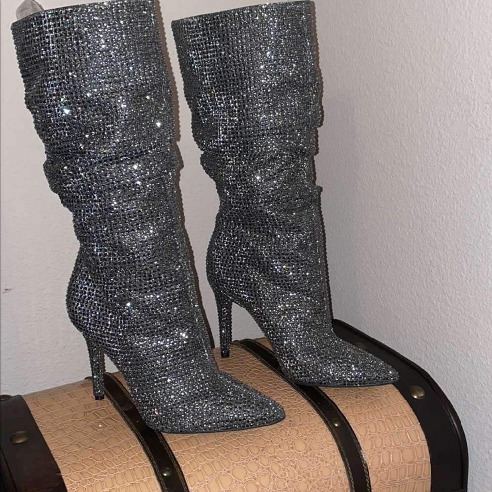 Jessica Simpson silver pull on boots! Size 6.5.